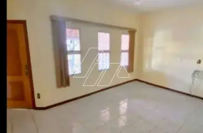 Casa de esquina com 3 quartos (1 suíte) à venda no jardim itaipu – marília/sp