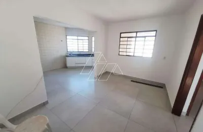 Apartamento sobreloja com 2 quartos (1 suíte) e 2 vagas para alugar no cascata – marília/sp