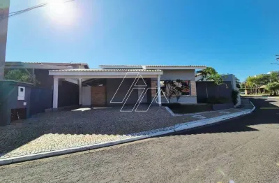 Casa espaçosa com 4 suítes, 2 salas e área de lazer completa