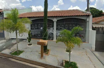 Ótimo imóvel com sala, cozinha, copa, 3 dormitórios 1 sendo suíte, 1 wc social, área de serviço, 2 vagas de garagem.
