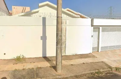Ótimo imóvel com sala, cozinha, copa, 3 dormitórios 1 sendo suíte, 1 wc social, área de serviço e 2 vagas de garagem.