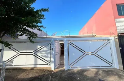 Ótimo imóvel com sala, cozinha, copa, 3 dormitorios1 sendo suíte, 1 wc social, área de serviço, churrasqueira e 4 vagas de garagem.