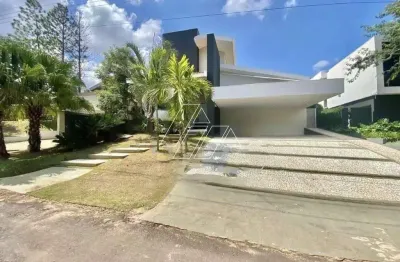 Casa de alto padrão com 4 suítes, área gourmet e garagem para 4 veículos à venda