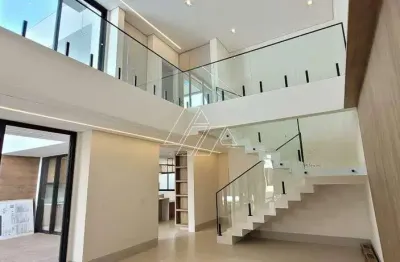 Sobrado moderno com 4 dormitórios, área gourmet e piscina à venda no condomínio esmeralda