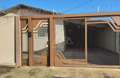Casa com 3 quartos e quintal com parreira de uva à venda na zona sul de marília