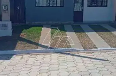 Casa com 2 quartos, possibilidade para 3º, garagem para 2 carros e terreno de 155 m²