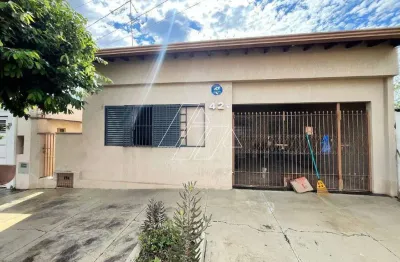 Excelente imóvel com sala, cozinha, 3 dormitórios 1 sendo suíte, 1 wc social próximo ao centro.
