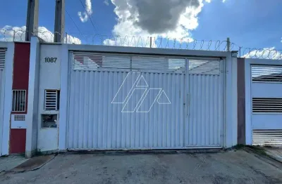 Ótimo imóvel com sala, cozinha, 2 dormitórios 1 sendo suíte, 1 wc social, área de serviço, quintal e 3 vagas de garagem.