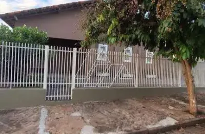 Casa com 3 quartos à venda no Centro, Garça 