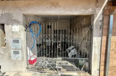 Ótimo imóvel com sala, cozinha, 1 dormitório, 1 wc social e 1 vaga de garagem.