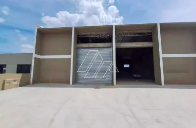 Barracão com 250 m², 2 banheiros e recuo para 4 carros no bairro vida nova maracá