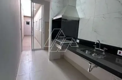 Casa com 3 dormitórios, suíte e garagem para 2 carros em localização estratégica