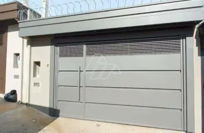 Casa com 2 quartos, garagem coberta e quintal à venda – excelente localização