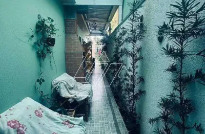 Casa de meio lote com 3 dormitorios sendo uma suite