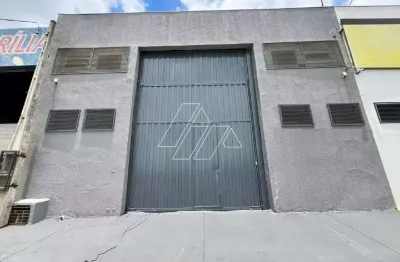 Barracão com 300 m², 2 banheiros, copa e recuo para 3 carros, na zona sul de marília