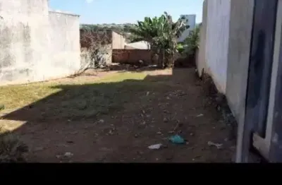 Vende-se ótimo terreno inteiro no bairro jardim santa paula zona sul de marília em ótima localização