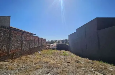 Terreno à venda no Jardim Fontanelli, Marília 