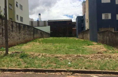 Terreno à venda no Jardim Araxá, Marília 