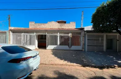Casa com 3 dormitórios à venda, 230 m² por r$ 450.000,00 - centro (padre nóbrega) - marília/sp