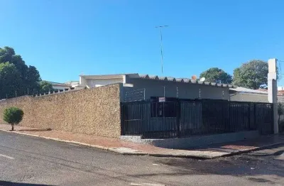 Casa com 3 dormitórios à venda, área de 420 mts por r$ 590.000 - pólon - marília/sp