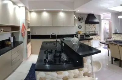 Ótimo imóvelcom 4 dormitórios sendo 1 suíte, terreno 380m²