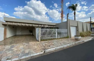 Casa com 4 suítes, 8 banheiros e 7 vagas no alto cafezal, marília