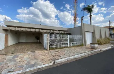 Casa com 4 suítes, 8 banheiros e 7 vagas no alto cafezal, marília