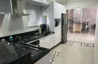 Casa à venda em marília - 2 dormitórios, 3 vagas e quintal com churrasqueira