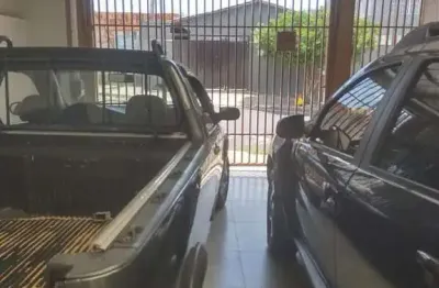 Casa com 2 quartos para alugar na Rua Edson Guilherme Varjão, Jardim Edisom da Silva Lima, Marília