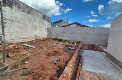 Casa com 3 quartos (1 suíte), piscina e 4 vagas de garagem à venda no Parque São Jorge – Marília/SP