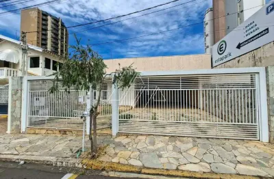 Casa à venda no Centro, 3 suítes, edícula, 3 vagas de garagem – Marília