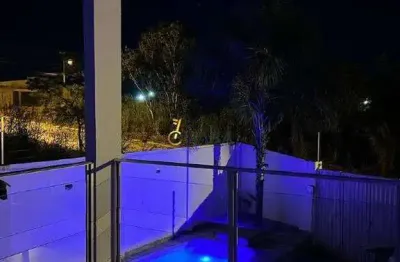 Casa a venda em frente a área verde, muito ampla e confortável