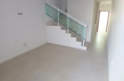 Casa duplex no novo oriente (maracanaú) - 3 quartos sendo 2 suítes