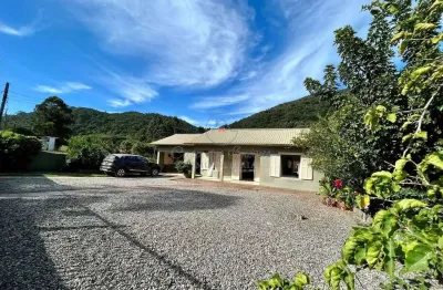 Casa com 3 salas amplas, morro do maquiné - imbituba/sc