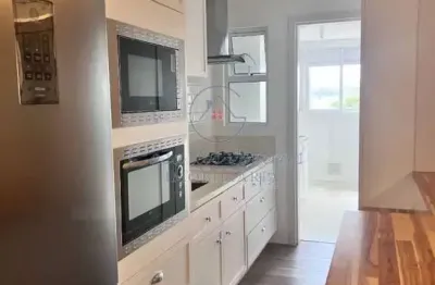 Apartamento de 3 quartos, com vista pro mar da sacada.