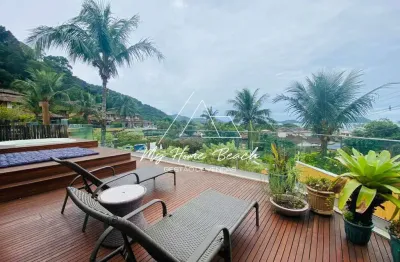 Casa dentro de condomínio em área nobre com uma vista espetacular da praia de juquehy !