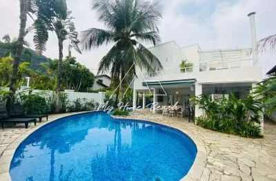 Linda casa disponível para venda e locação de temporada na praia de juquehy !