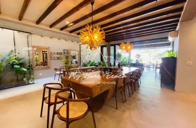 Belissíma casa em condomínio frente ao mar na praia de camburi !