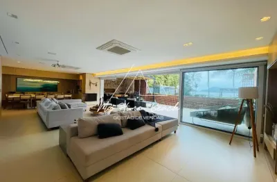Belíssima casa em condomínio frente ao mar na praia de juquehy !