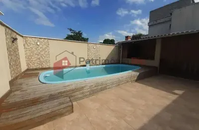 Espetacular casa duplex, semi-luxo, com terraço, 6vagas de garagem, dois quartos sendo 1 suíte master, piscina -  cordovil