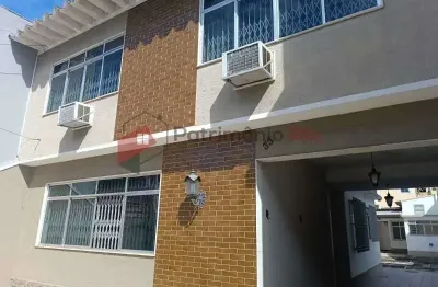 Casa em condomínio fechado com 3 quartos à venda na rua milton, ramos, rio de janeiro, 233 m2 por r$ 900.000