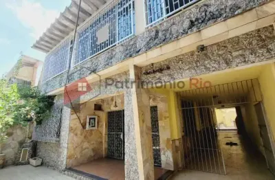 Casa com planta generosa, 3 quartos, piscina - aceitando financiamento!