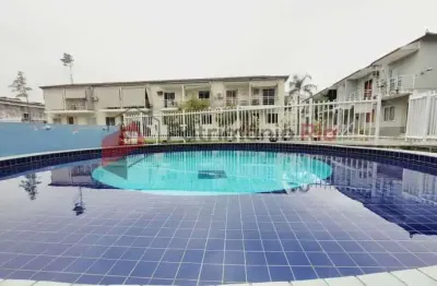 Casa vazia em condominio com piscina, 2 quartos - aceitando financiamento!