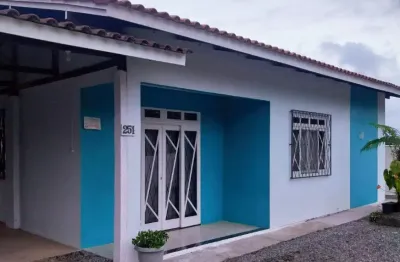 Ótima casa bem localizada em região tranquila para quem busca paz, energia que renova e contato coma natureza.