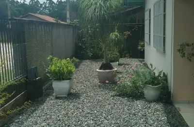 Terreno amplo com duas casas ideal para quem busca tranquilidade, ar puro e contato com a natureza.