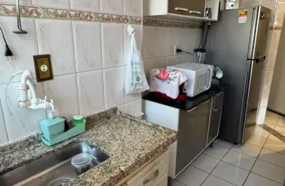 Apto aconchegante, andar alto, numa rua super arborizada e alegre