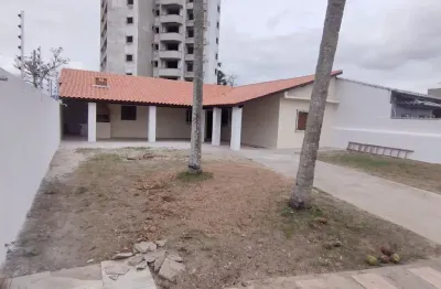 Locação definitiva a 200 metros da praia do aruã,casa independente