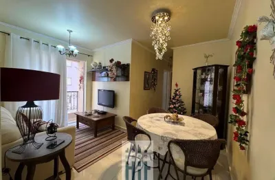Apartamento com 2 quartos, 1 banheiro, 1 vaga e varanda, próximo ao metro!