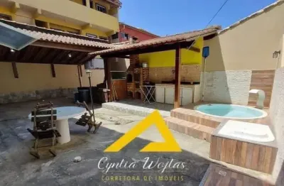 Maravilhosa casa com hidromassagem - fica uma quadra da avenida