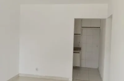 Lindo apartamento  para locação,  com 3 quartos, sendo 1 suíte, ideal pra quem busca conforto e qualidade de vida. Conta com armários embutidos, porcelanato em tdos os ambientes  e excelente iluminaçã
